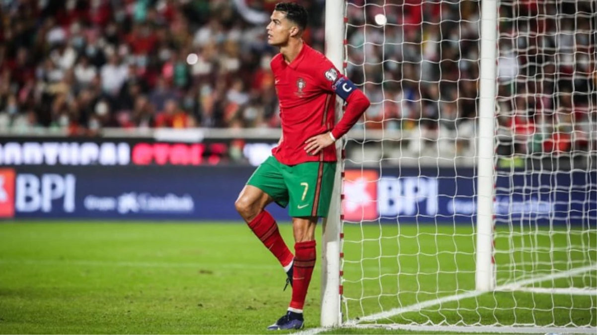 Neye uğradığını şaşırdı Sahaya giren taraftar Ronaldoyu şekilden şekle soktu - Spor - Dudullu Haber