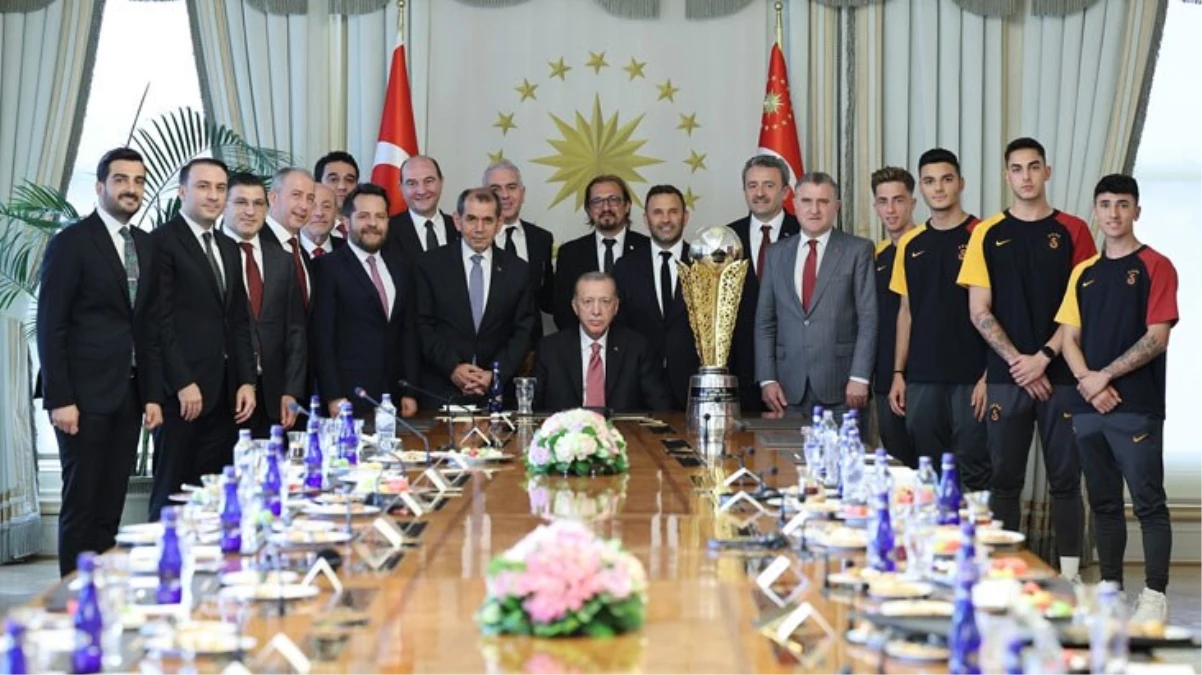 Şampiyon Galatasaray Cumhurbaşkanı Recep Tayyip Erdoğanı ziyaret etti - Spor - Dudullu Haber