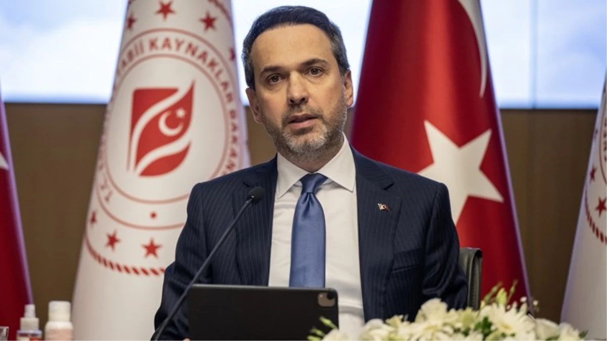 Törende duygusal anlar Yeni Enerji Bakanı Bayraktarın konu ailesine gelince boğazı düğümlendi - Ekonomi - Dudullu Haber