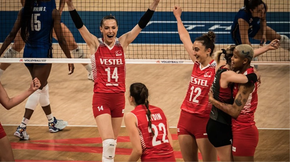 A Milli Kadın Voleybol Takımı İtalyayı 3-0 yenerek yarı finalist oldu - Spor - Dudullu Haber