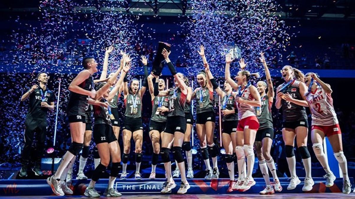 Dünyanın zirvesindeyiz! Şampiyon olan A Milli Kadın Voleybol Takımı’ndan tarihi sıçrama