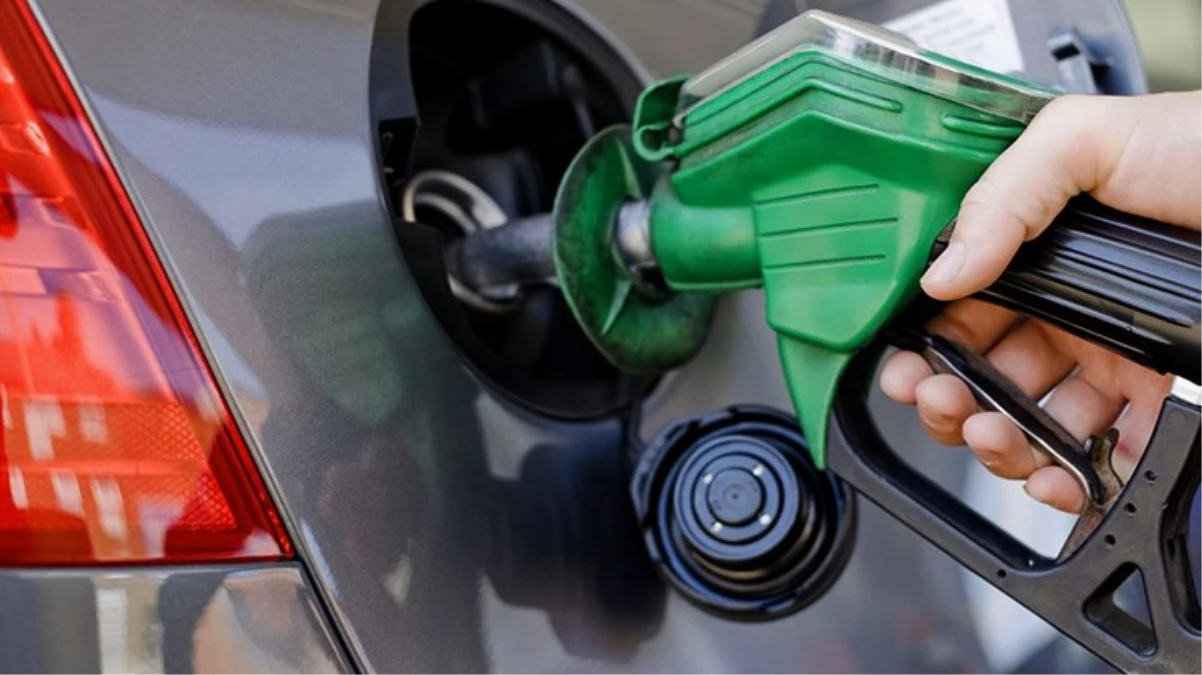 Gece yarısı itibarıyla benzine 1 lira 35 kuruş zam geldi - Ekonomi - Dudullu Haber