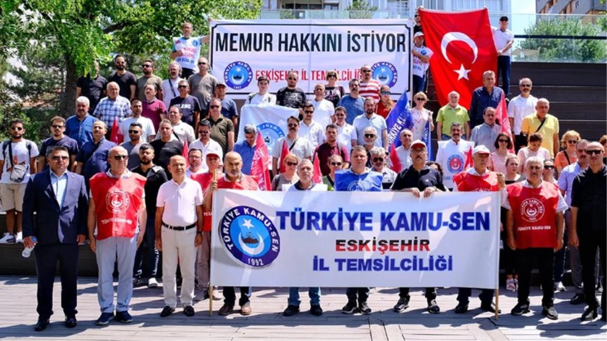 Maaş artışından tatmin olmayan memurlar sokağa indi Rakamlar yeniden hesaplansın - Ekonomi - Dudullu Haber