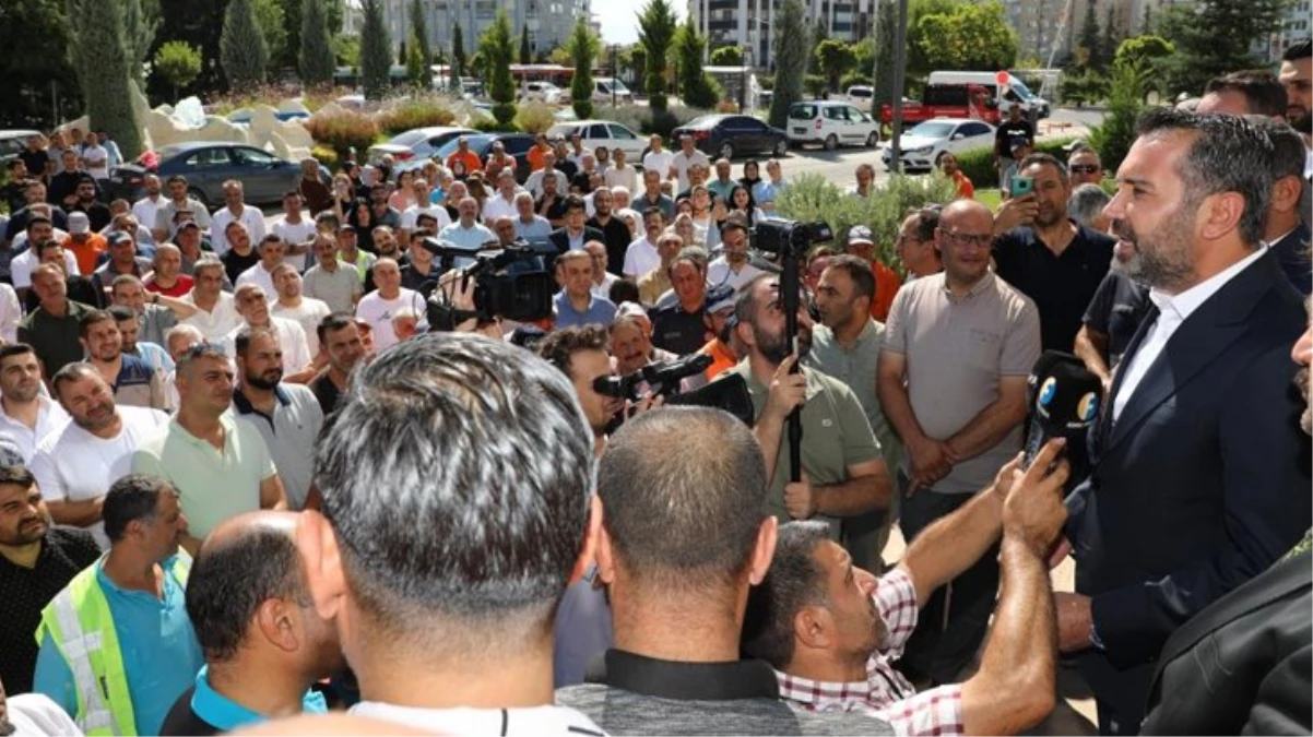 Belediyeden çalışanlara yüzde 103 zam Başkanı kapıda davul zurnayla karşıladılar - Ekonomi - Dudullu Haber