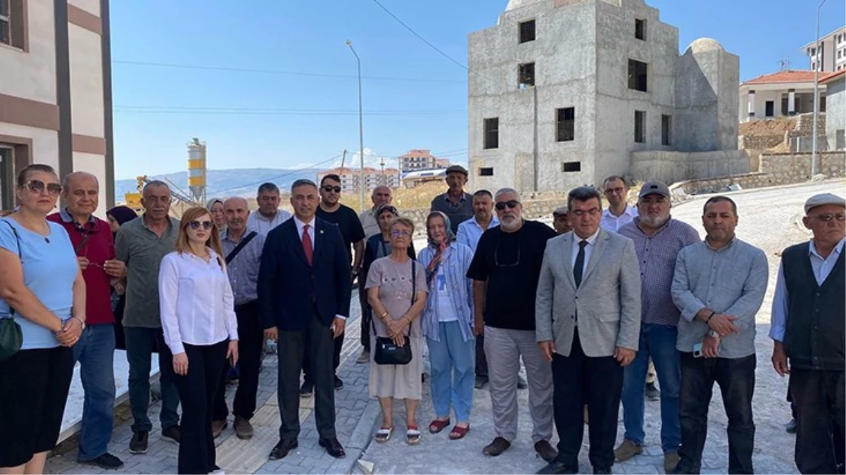 Çorumda emekliler TOKİ konutlarının 6 yıldır teslim edilmemesini protesto etti - Ekonomi - Dudullu Haber