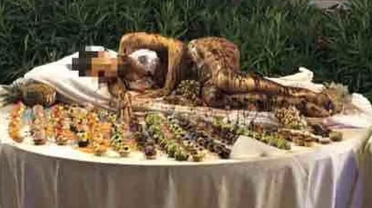 İtalyada bir otel bikinili kadını çikolatayla kaplayıp ikram standında müşterilere sundu - Ekonomi - Dudullu Haber