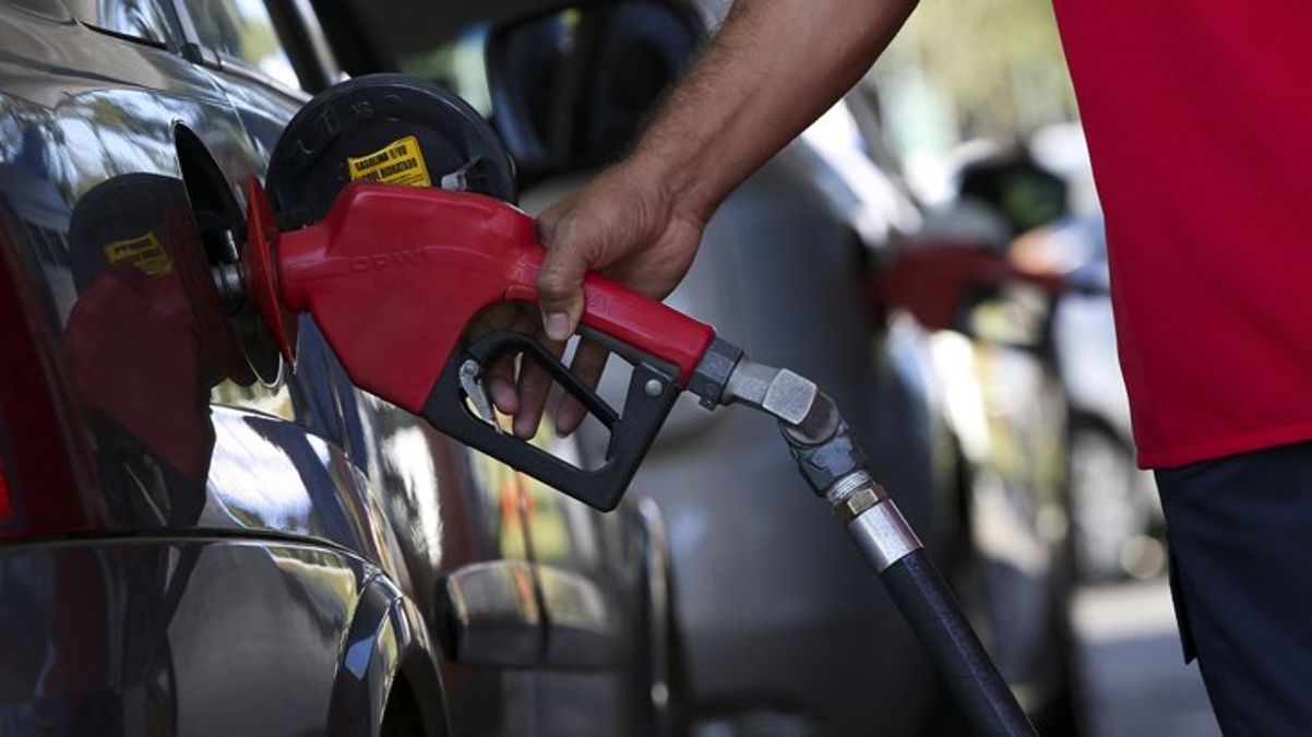 Motorinin litresine salı gününden itibaren geçerli olmak üzere 1 lira zam geliyor - Ekonomi - Dudullu Haber
