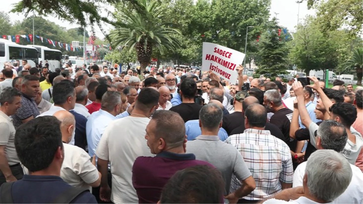 Özel halk otobüsü şoförleri İBB önünde eylem yaptı Paramızı alamıyoruz hizmet duracak - Ekonomi - Dudullu Haber