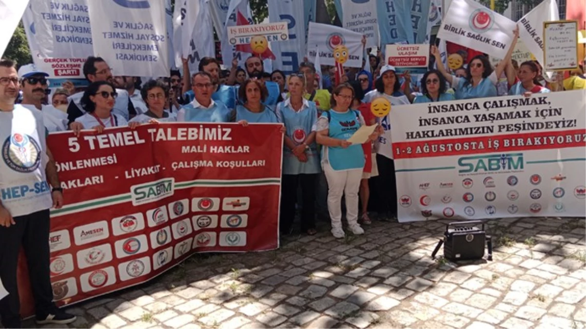 Sağlık çalışanları toplu sözleşme sürecinde taleplerine dikkat çekmek için iş bıraktı İhtiyaçlarımızı karşılayamıyoruz - Ekonomi - Dudullu Haber