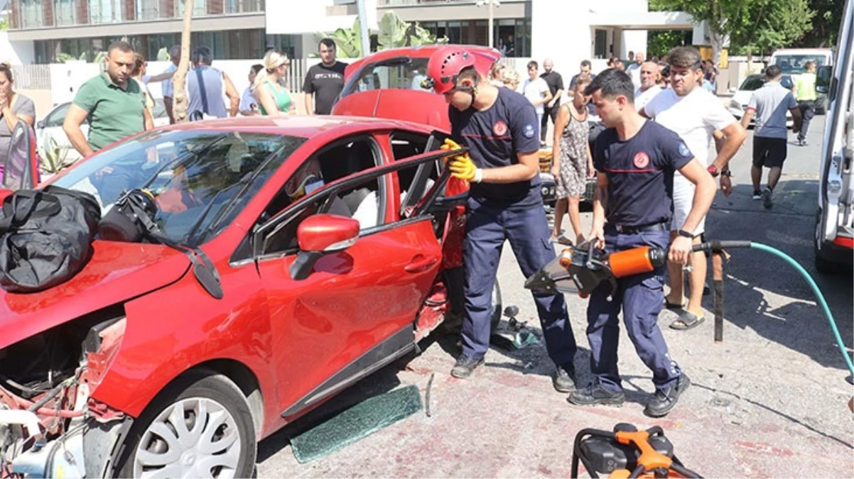 Antalyasporlu futbolcu Naldonun ailesi trafik kazası geçirdi Arabadan fırlayan oğlunun durumu kritik - Spor - Dudullu Haber