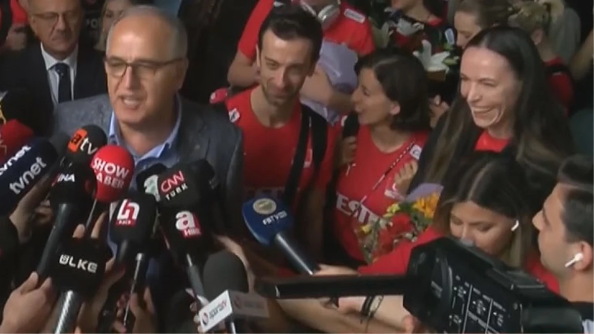 Avrupa Şampiyonu A Milli Kadın Voleybol Takımı yurda döndü - Spor - Dudullu Haber