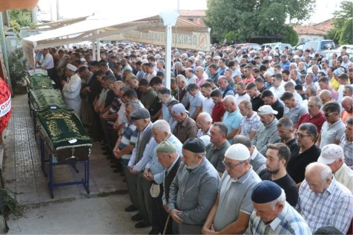 Denizlide kaza sonucu hayatını kaybeden aile toprağa verildi - Eğitim - Dudullu Haber