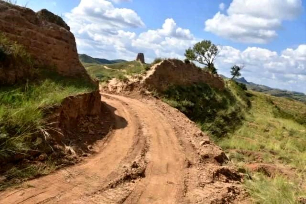 Kestirme yol için Çin Seddinin bir bölümünü yıkan 2 işçi gözaltına alındı - Ekonomi - Dudullu Haber