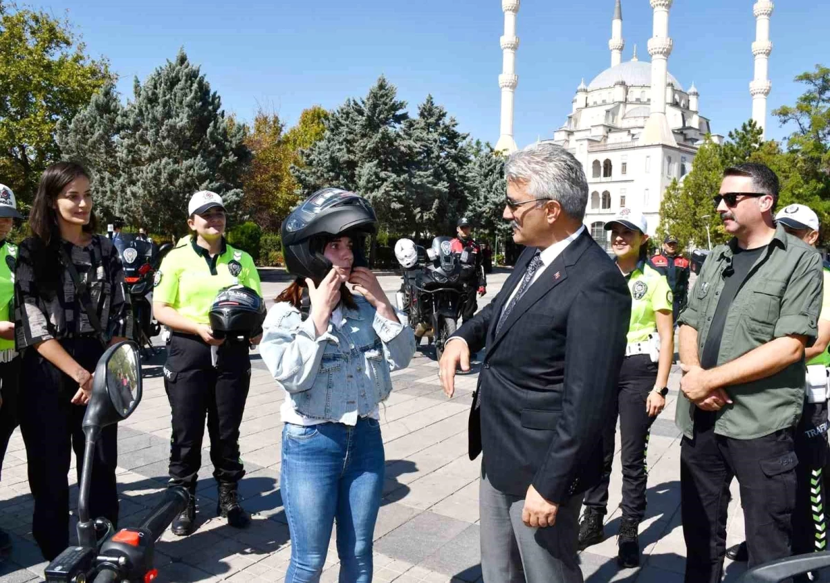 Kırıkkalede Motosiklet Sürücülerine Kask ve Yelek Hediye Edildi - Eğitim - Dudullu Haber