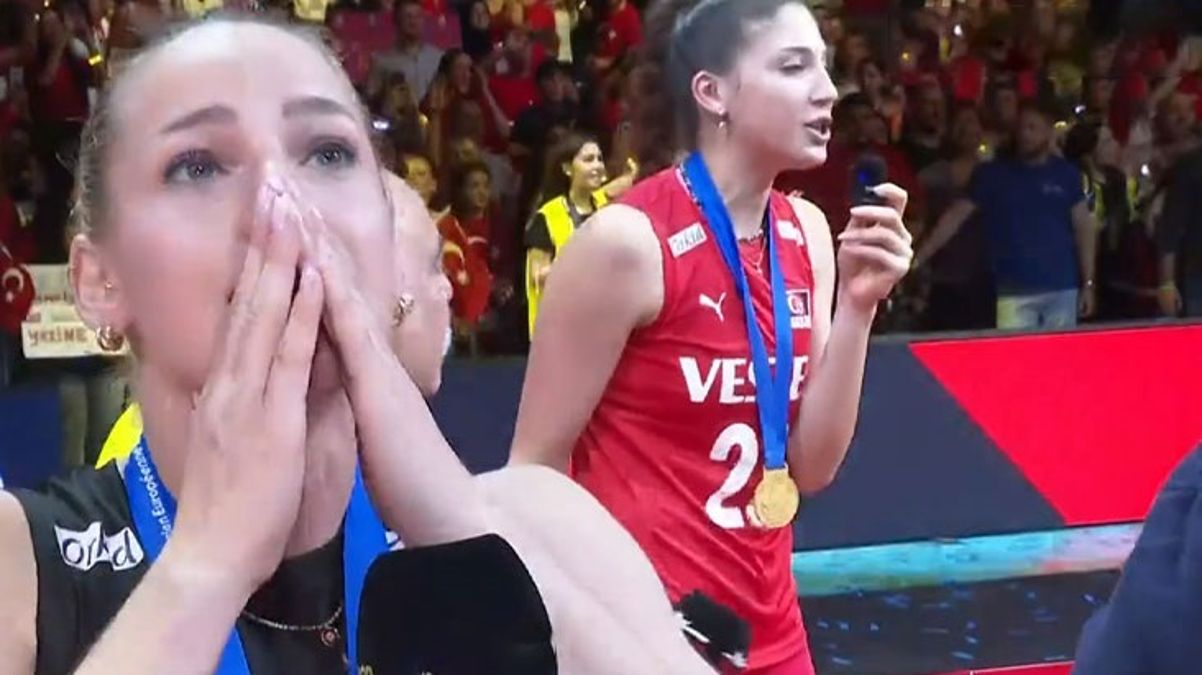 Milli voleybolcu Gizem Örge Avrupa şampiyonluğu sonrası Türkiyeyi gözyaşlarına boğdu Buradayım baba - Spor - Dudullu Haber