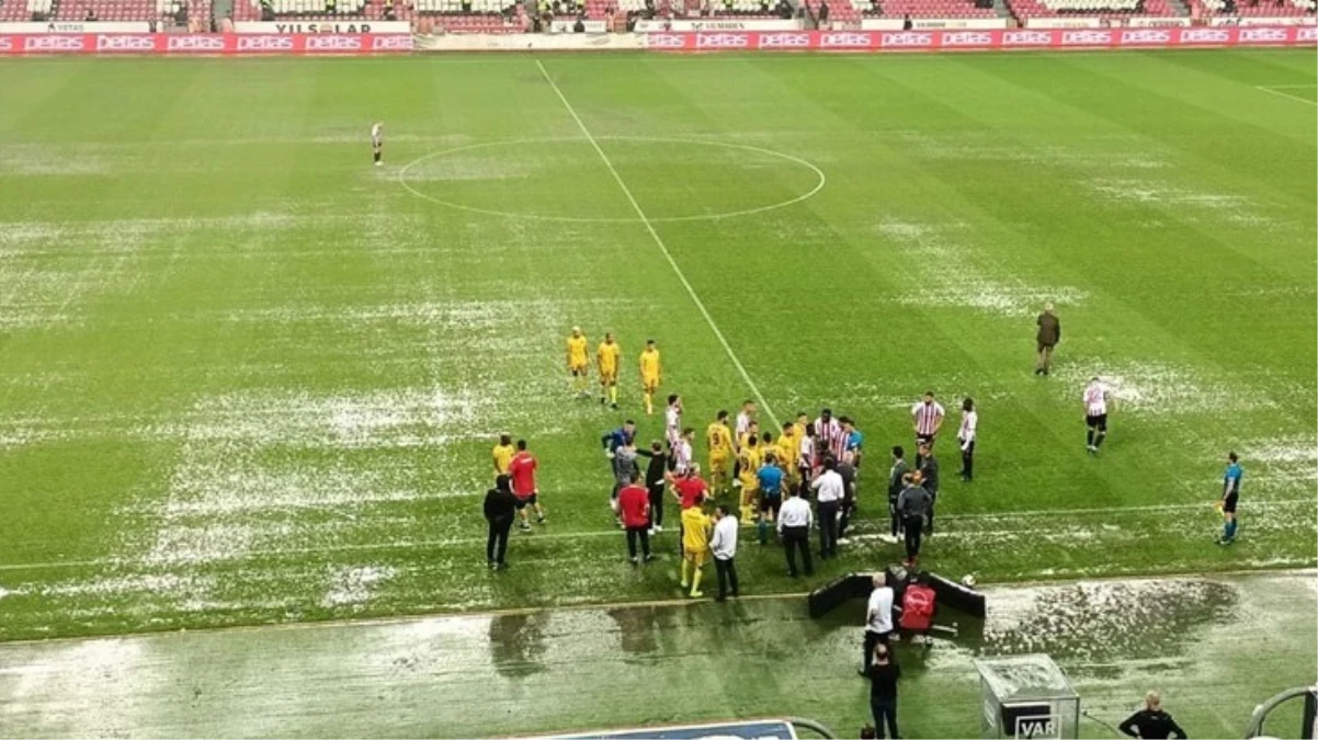 Samsunspor-İstanbulspor maçı sağanak yağış sebebiyle ertelendi - Spor - Dudullu Haber