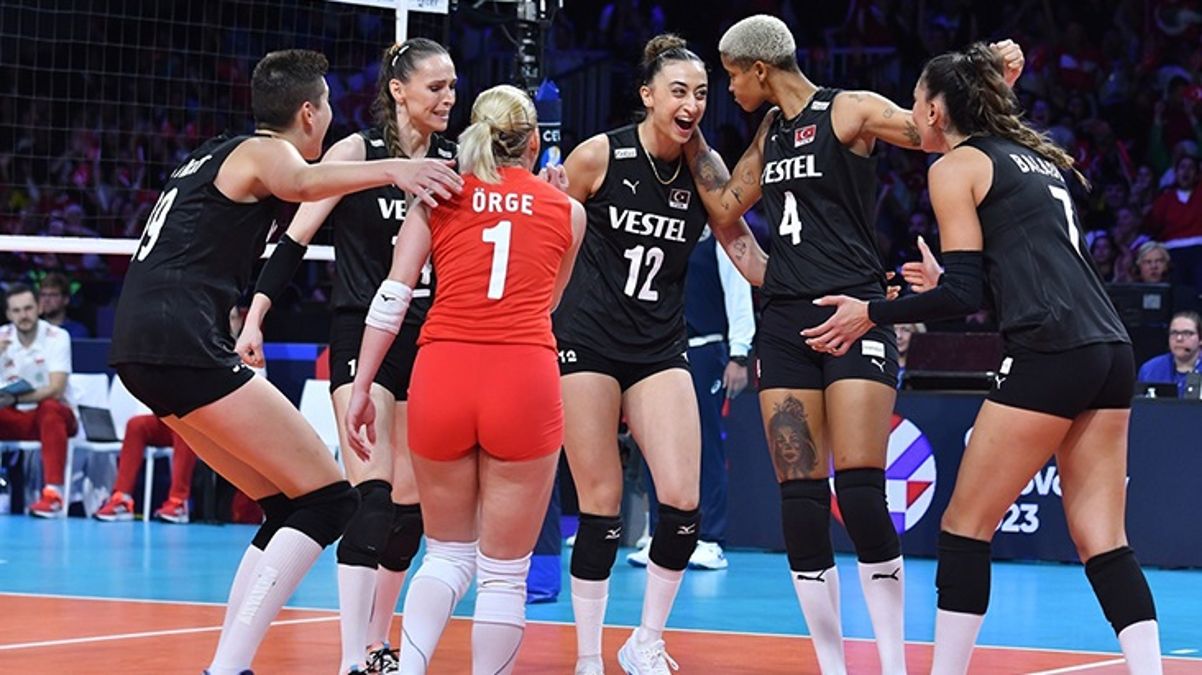 Son Dakika Filenin Sultanları 2023 CEV Avrupa Şampiyonası yarı finalinde İtalyayı 3-2 yenerek finale yükseldi - Spor - Dudullu Haber