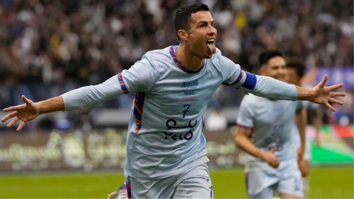 Dur durak bilmeyen Ronaldo, Arabistan’ın en iyisi seçildi