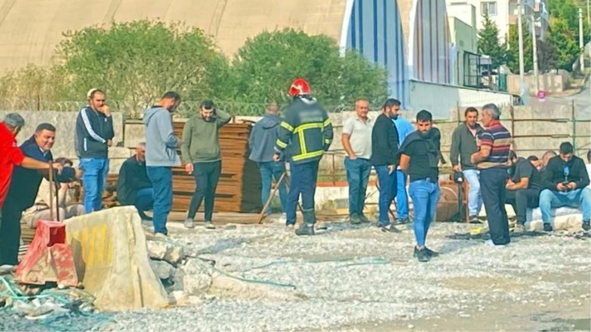 Gebzedeki metro inşaatının işçileri maaşlarını alamadıkları gerekçesiyle grev başlattı - Ekonomi - Dudullu Haber