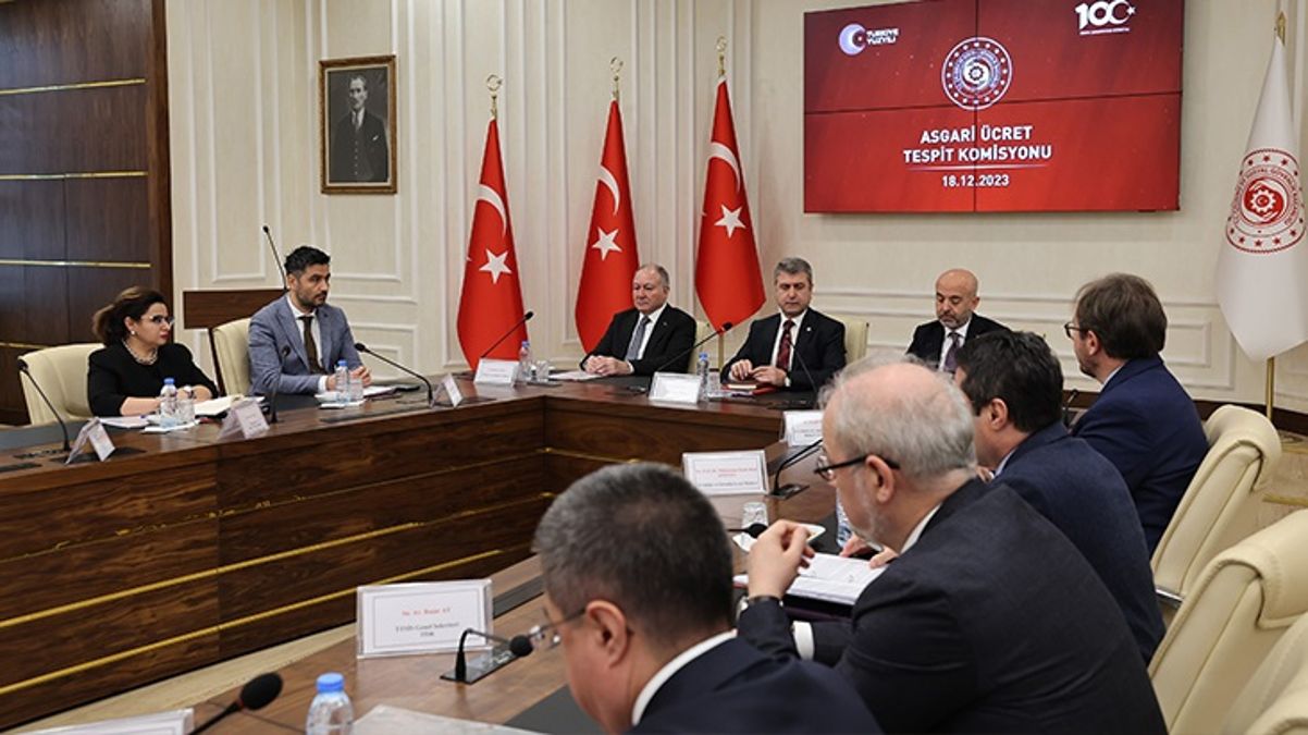 1702929786293Asgari-Ucret-Komisyonuna-katilan-isci-konustu-Bir-baba-icin-utancjpg - Dudullu Haber