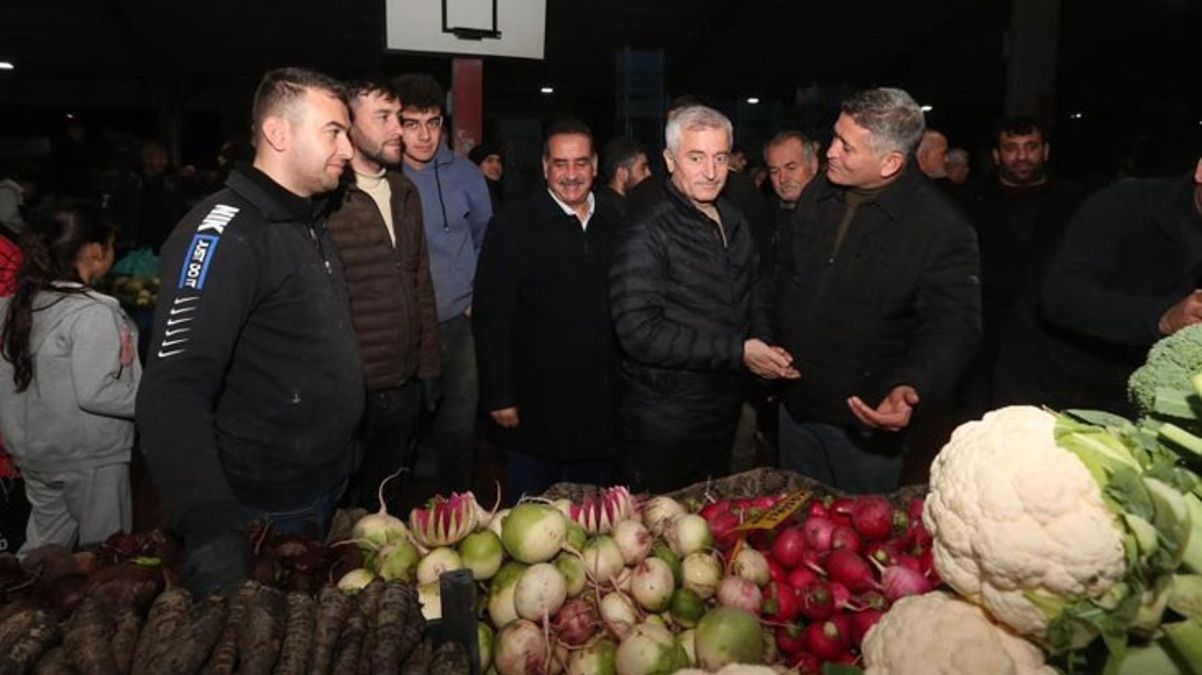 1704052562807Sahinbey-Belediye-Baskani-Tahmazoglu-pazarciyi-kameralar-onunde-fircaladi-Bunu-buradajpg - Dudullu Haber