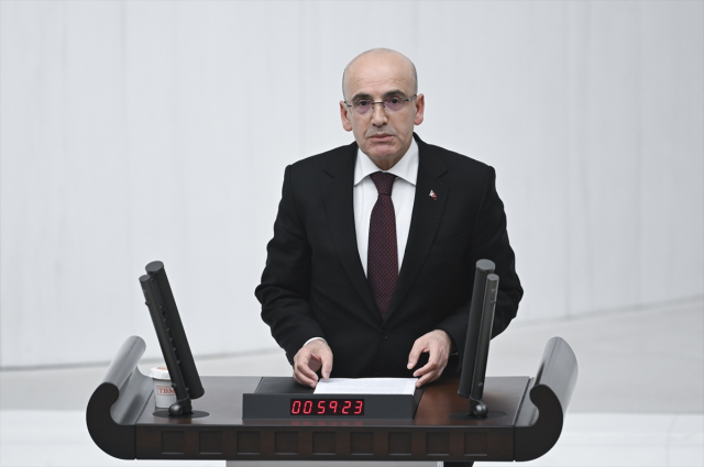 TBMM'de bütçe görüşmelerinde konuşan Bakan Şimşek'ten asgari ücret mesajı