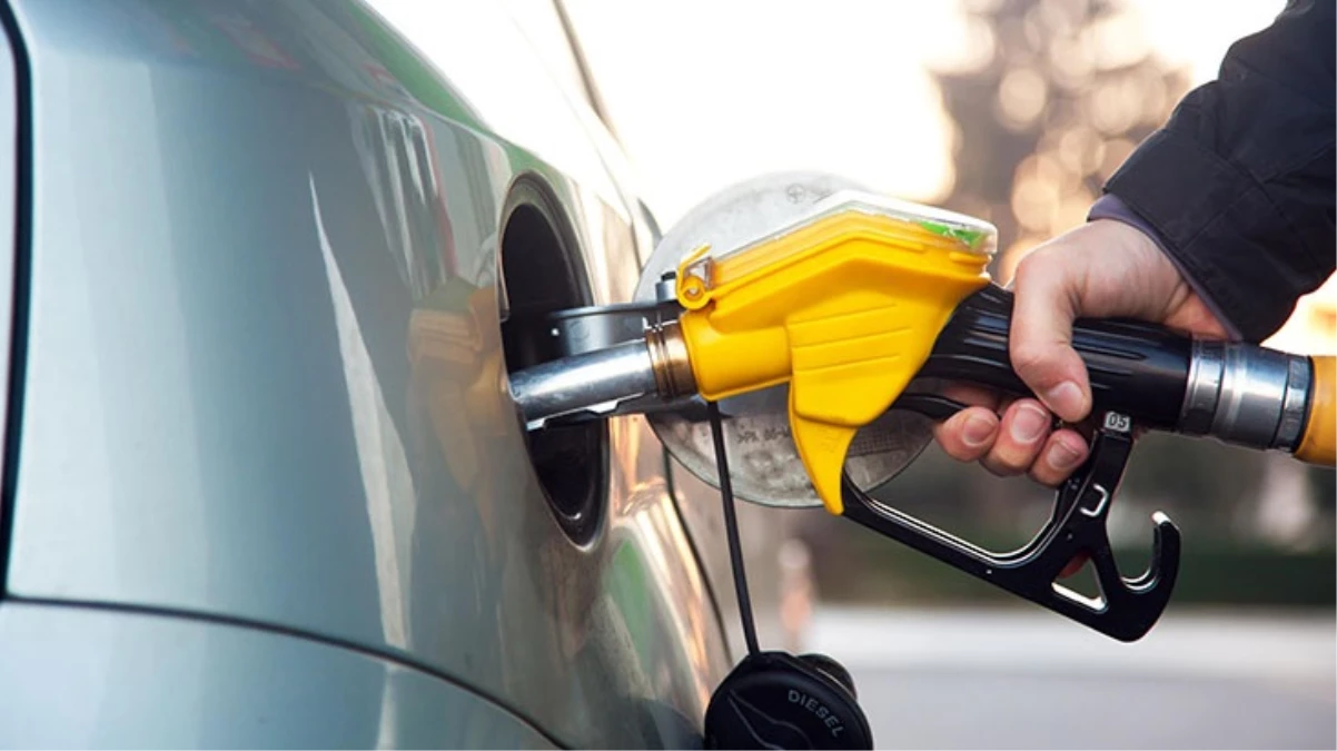 Benzine-kallavi-zam-Akaryakitta-tabela-gece-yarisi-yine-degistijpg - Dudullu Haber