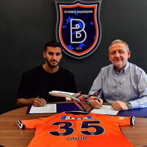 Dudulluspor da geçirdiği 2 yılın ardından Başakşehir e transfer ettiğimiz Onur İnan 4 yıllık profosyonel imza attı. Emeği geçen herkese teşekkürler.