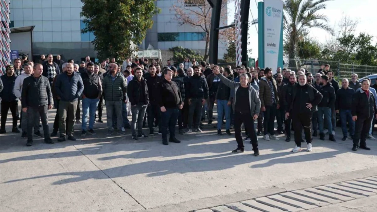 1705928647227Adanada-2-aydir-maas-alamayan-isciler-eylem-yapti-Fabrika-sabirjpg - Dudullu Haber