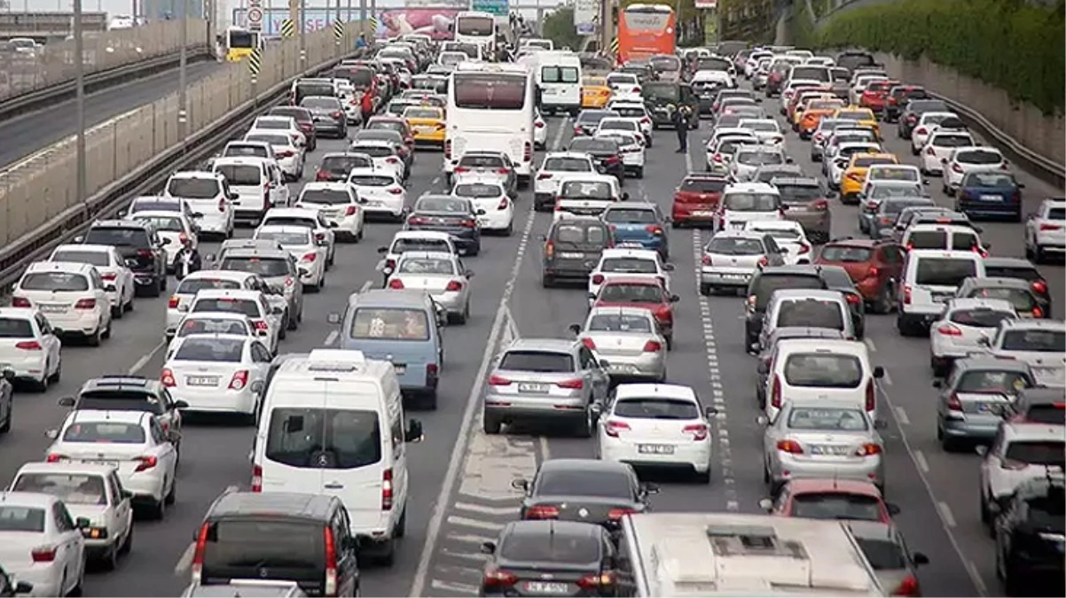 1706433965929Trafik-kayitlariyla-ortaya-cikti-Otomobilde-gri-renk-beyazi-tahtindan-ettijpg - Dudullu Haber