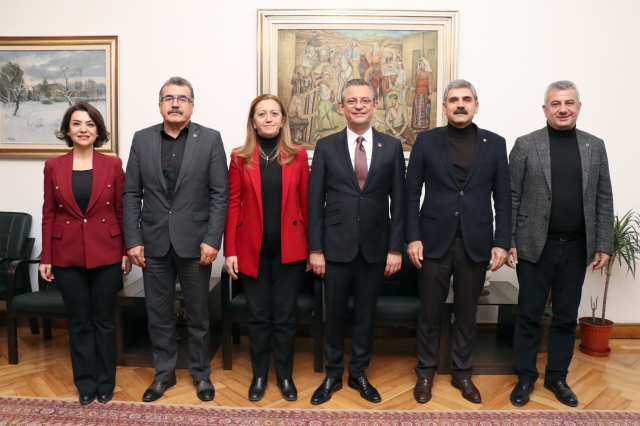 CHP Genel Başkanı Özgür Özel'den tepki çeken paylaşım! Herkes aynı yorumu yaptı: Gündeminiz hızlı değişmiş