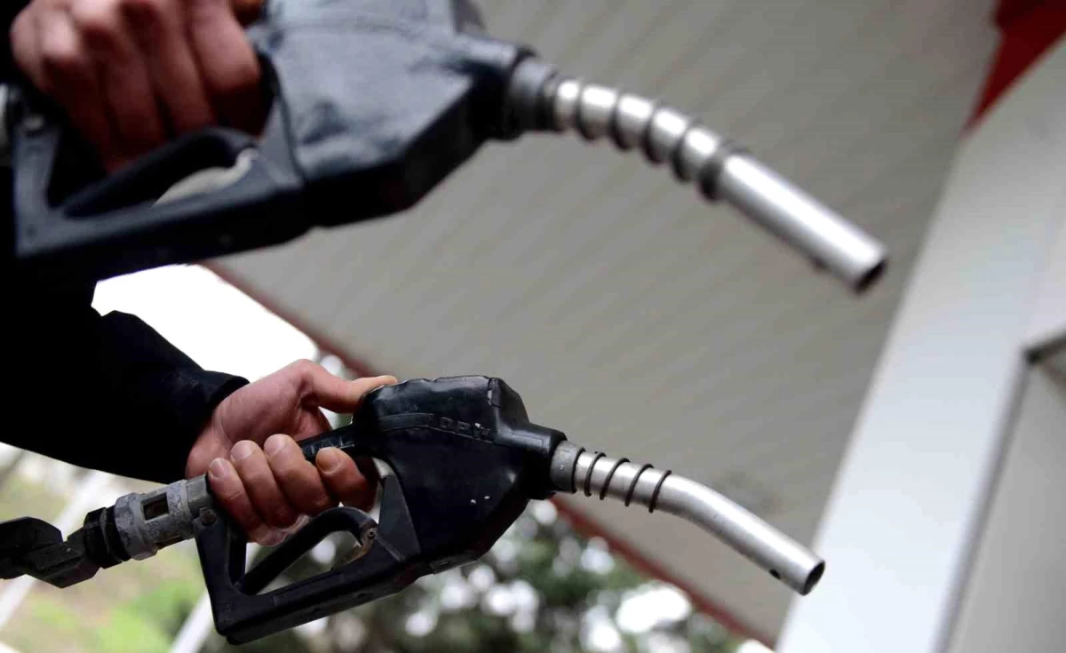 Benzinin-litre-fiyatina-2-lira-30-kurus-motorinin-litre-fiyatinajpg - Dudullu Haber