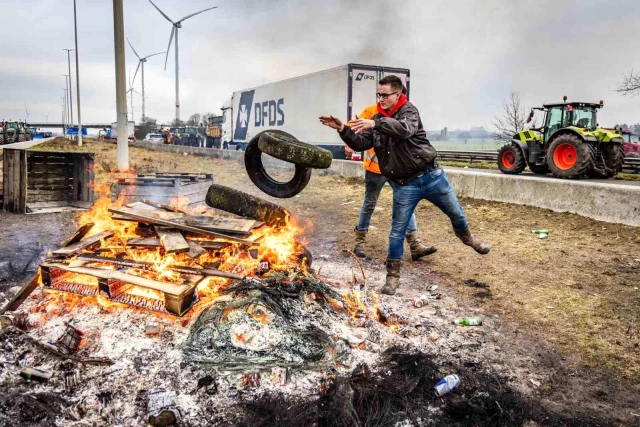 Avrupa'da Çiftçiler Tarım Politikalarını Protesto Ediyor