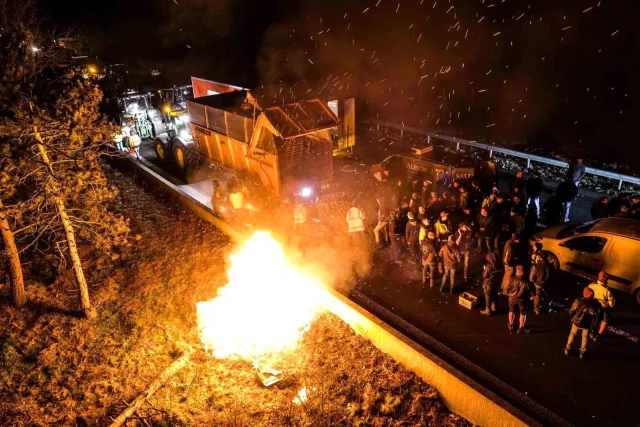 Avrupa'da Çiftçiler Tarım Politikalarını Protesto Ediyor