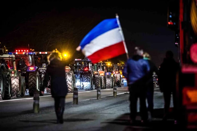 Avrupa'da Çiftçiler Tarım Politikalarını Protesto Ediyor
