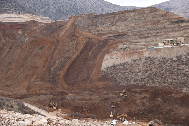 Enerji Bakanı Bayraktar: Heyelan çalışmaları hızlanarak devam ediyor
