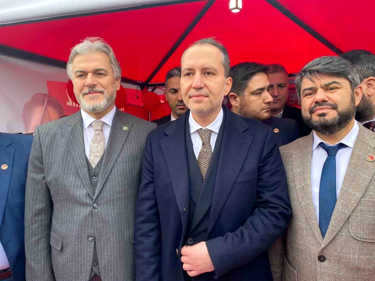 Yeniden-Refah-Partisi-Genel-Baskani-Fatih-Erbakan-Umraniyede-Parti-Standinijpg - Dudullu Haber