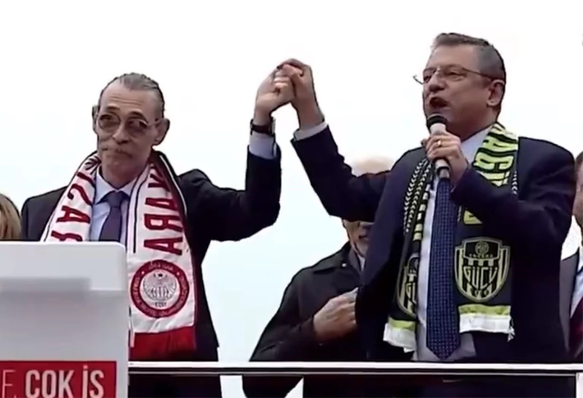 CHP lideri Özel Erdal Beşikçioğlunu canlandırdığı karakterlerle tanıttı - Magazin - Dudullu Haber