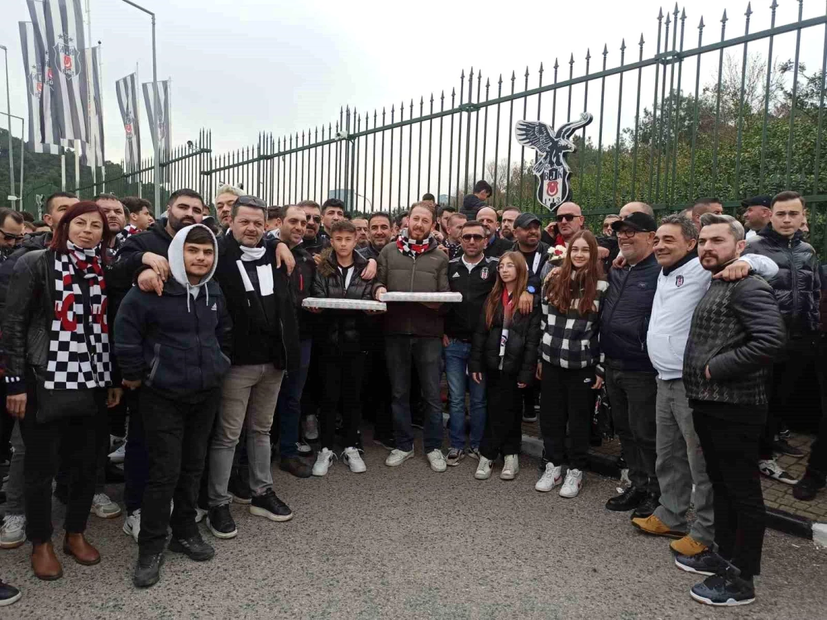 Besiktas-Taraftari-Umraniye-Nevzat-Demir-Tesislerinde-Moral-Verdijpg - Dudullu Haber