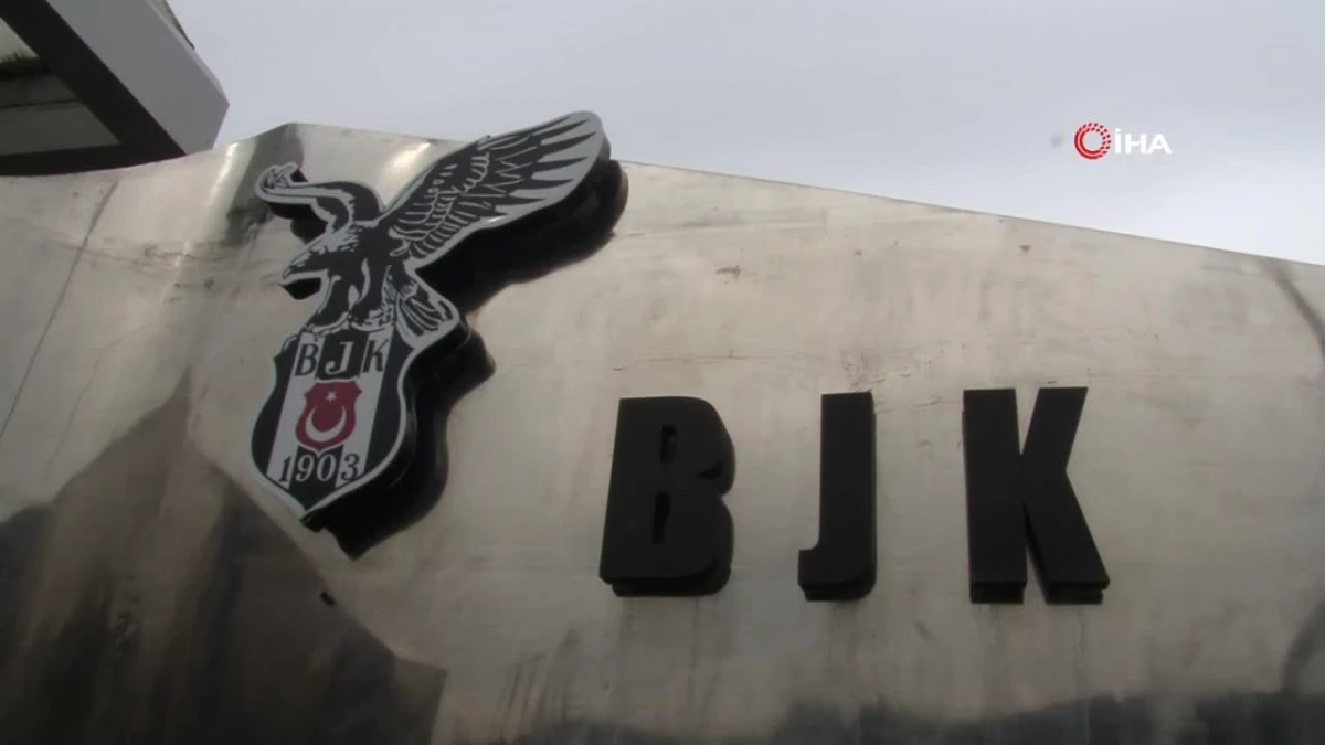 Besiktas-taraftarindan-derbi-oncesi-takima-destekjpg - Dudullu Haber