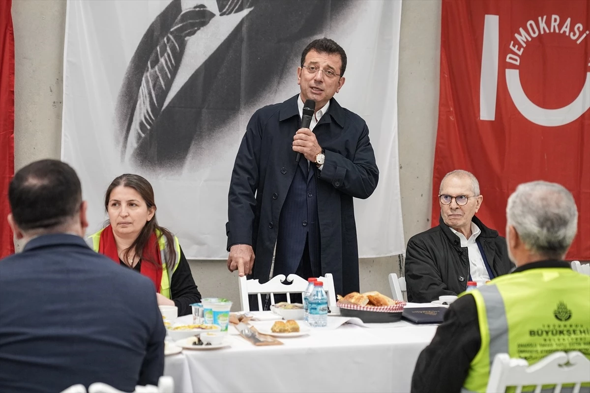 IBB Baskani Imamoglu Goztepe Atasehir Umraniye metro hattinda iscilerle iftar yapti
