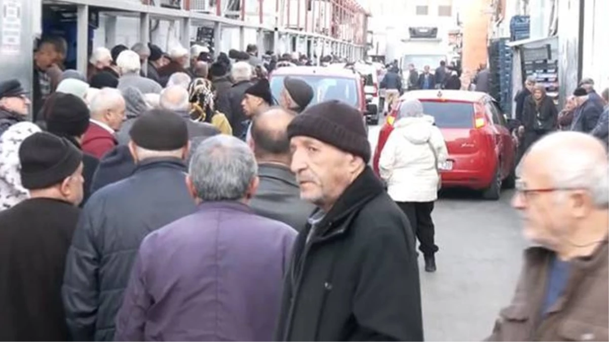 Et ve Süt Kurumu önünde ucuz et kuyrukları uzuyor - Ekonomi - Dudullu Haber