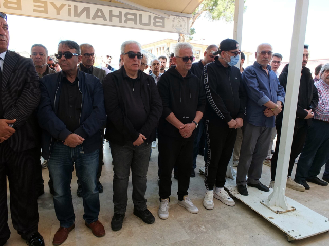 Ünlü Oyuncu Zafer Algöz'ün Babası Cevdet Algöz Toprağa Verildi
