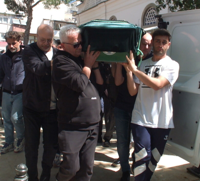 Ünlü Oyuncu Zafer Algöz'ün Babası Cevdet Algöz Toprağa Verildi
