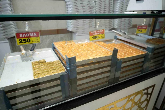 Şirinevler'de Ucuz Baklava İçin Uzun Kuyruklar Oluştu