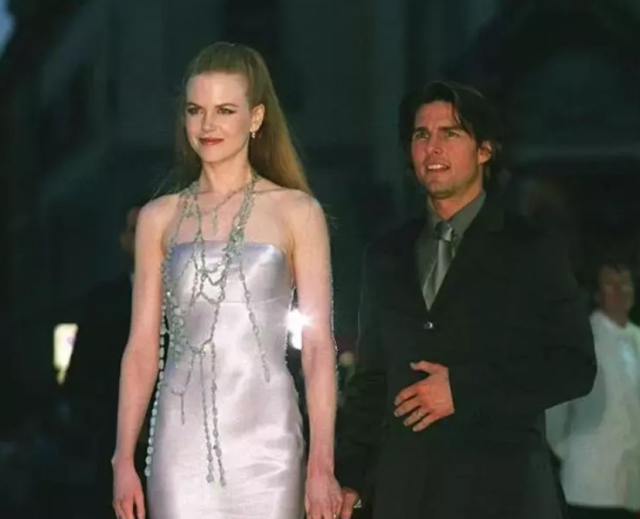 Tom Cruise'un ilk kez görüntülenen kızı Suri, 18. yaş gününü babasız kutladı