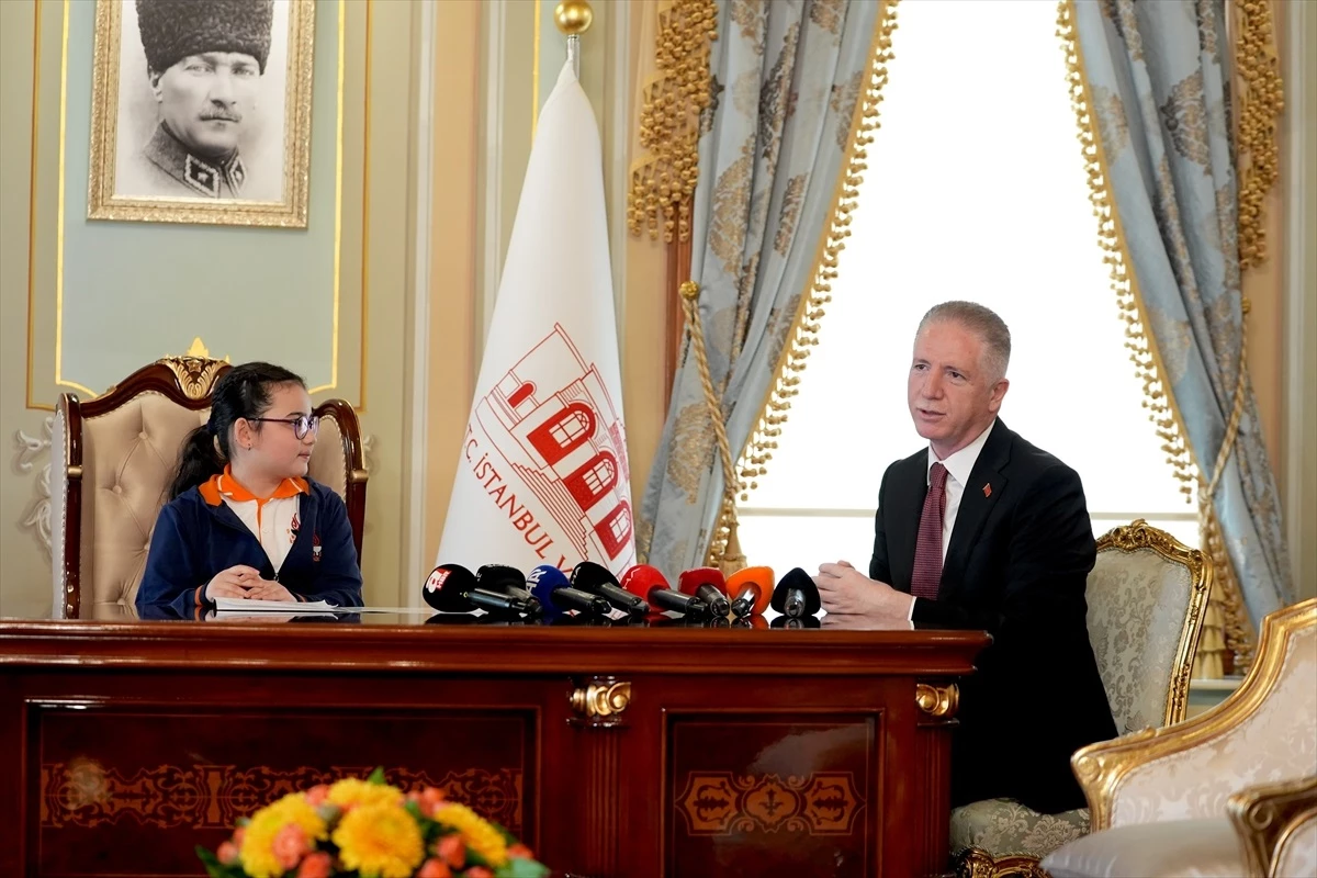 Istanbul-Valisi-Davut-Gul-23-Nisanda-makamini-ogrenciye-devrettijpg - Dudullu Haber