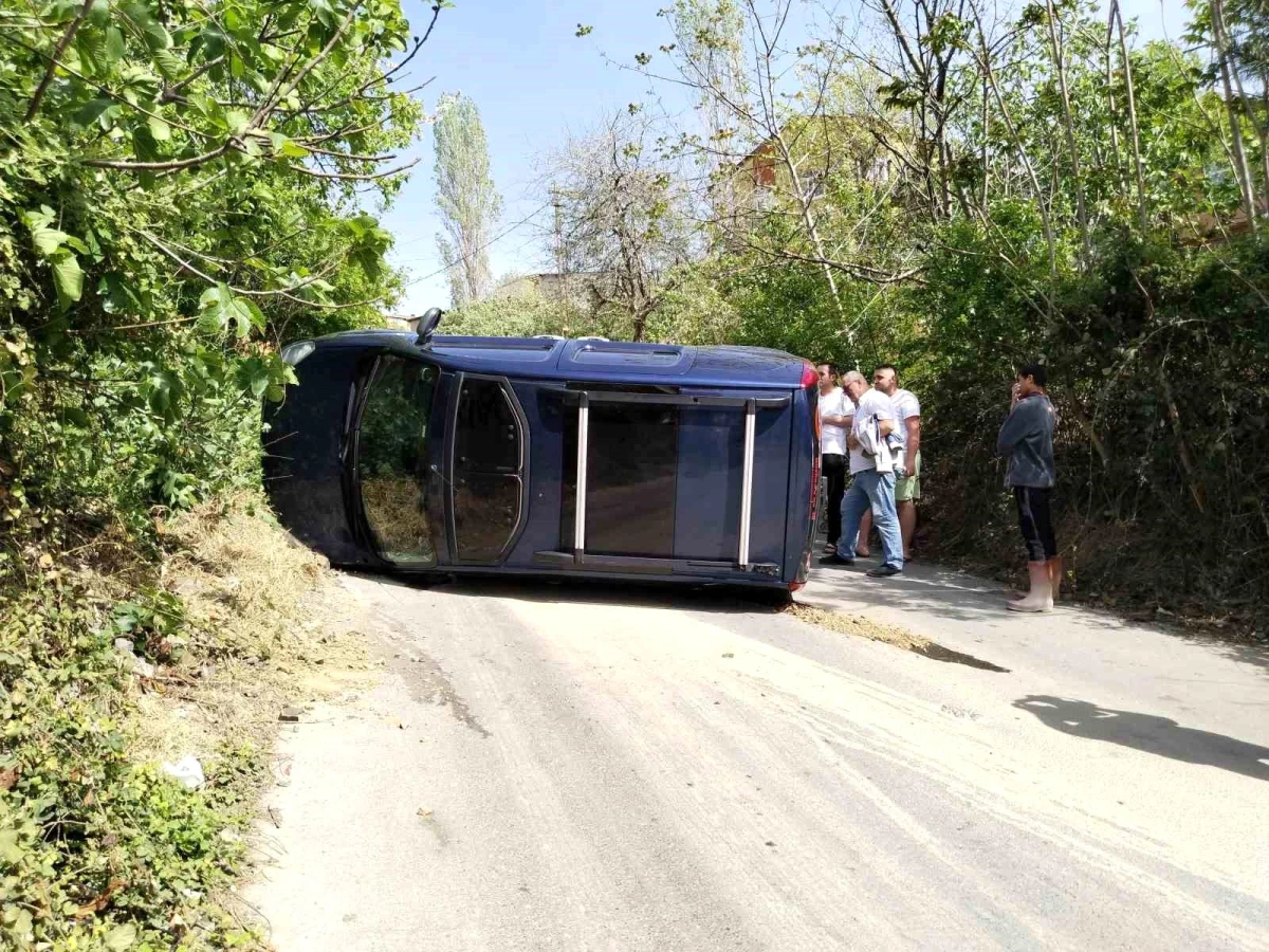 Umraniyede El Freni Cekilmeyen Otomobil Takla Atti