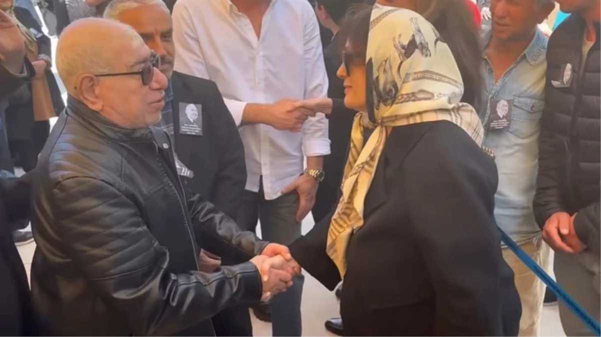 Türker İnanoğlu son yolculuğuna uğurlandı Gülşen Bubikoğlu ve İlyas Salmanın diyaloğu dikkat çekti - Magazin - Dudullu Haber