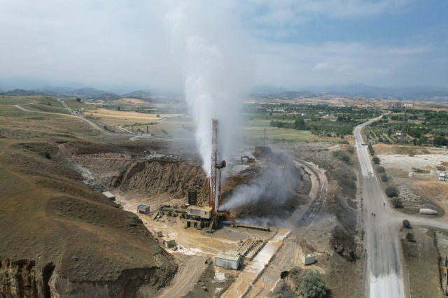 Jeotermal tesis sondajında 9 gündür peş peşe patlama